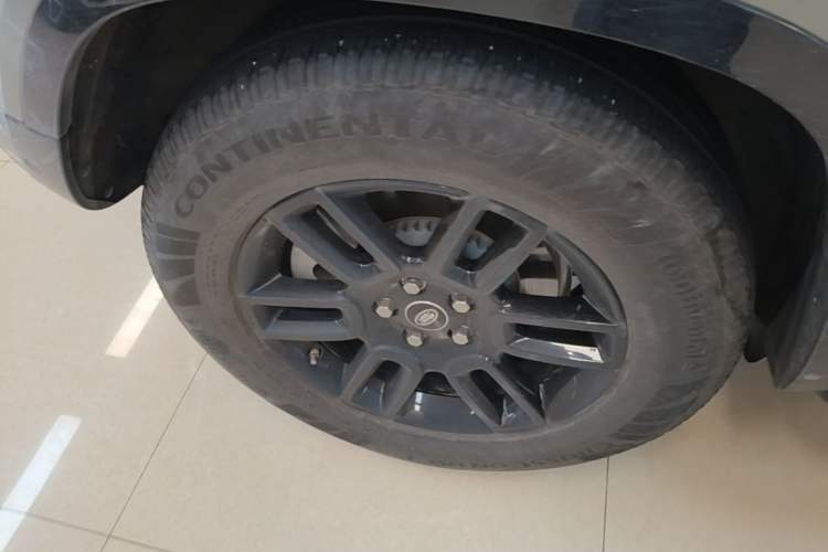 Used Land Rover Defender 2021 90 P400 X-DYNAMIC S Right Rear Wheel Hub