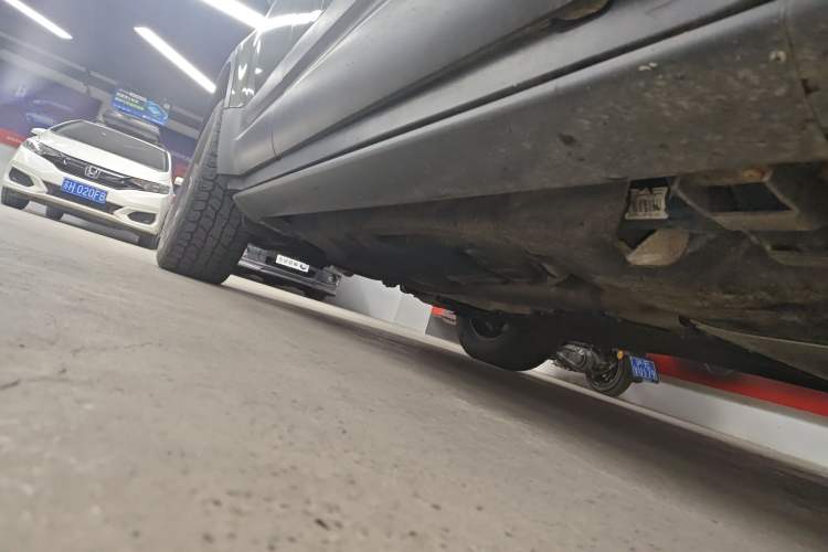 Used Land Rover Defender 2021 110 P400 X-DYNAMIC HSE Right Side Sill