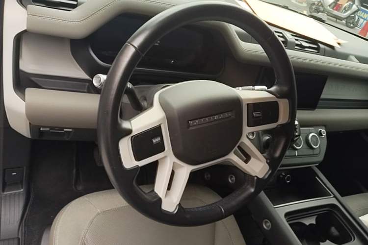 Used Land Rover Defender 2021 90 P400 Classic Reproduction Edition Steering Wheel