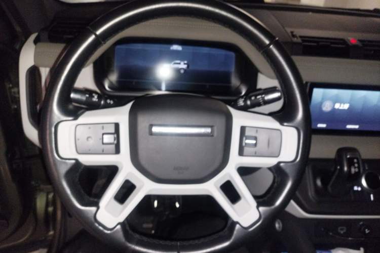 Used Land Rover Defender 2021 90 P400 Classic Reproduction Edition Steering Wheel