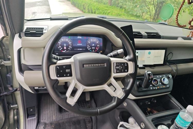 Used Land Rover Defender 2021 90 P400 Classic Reproduction Edition Steering Wheel
