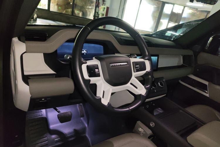 Used Land Rover Defender 2021 90 P400 Classic Reproduction Edition Steering Wheel