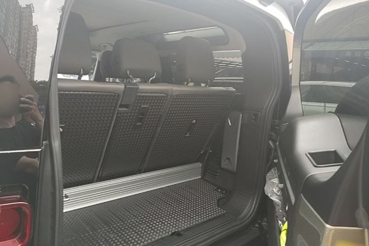 Used Land Rover Defender 2021 90 P400 Classic Reproduction Edition Trunk