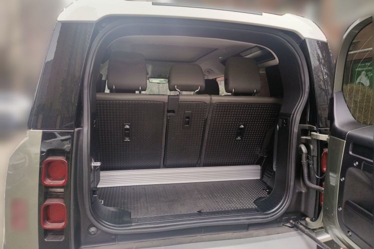 Used Land Rover Defender 2021 90 P400 Classic Reproduction Edition Trunk