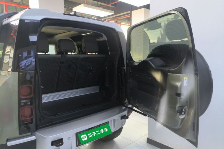 Used Land Rover Defender 2021 90 P400 Classic Reproduction Edition Trunk