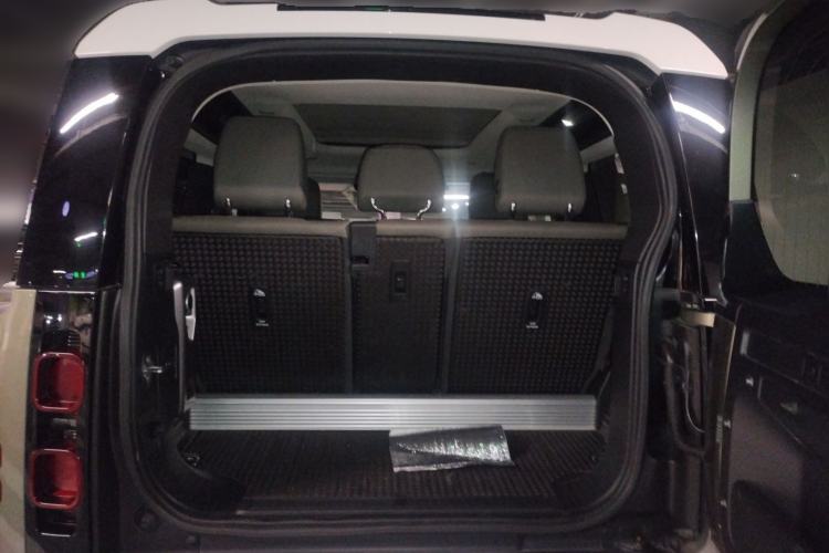 Used Land Rover Defender 2021 90 P400 Classic Reproduction Edition Trunk