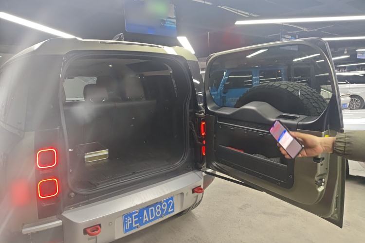 Used Land Rover Defender 2021 110 P400 X-DYNAMIC HSE Trunk
