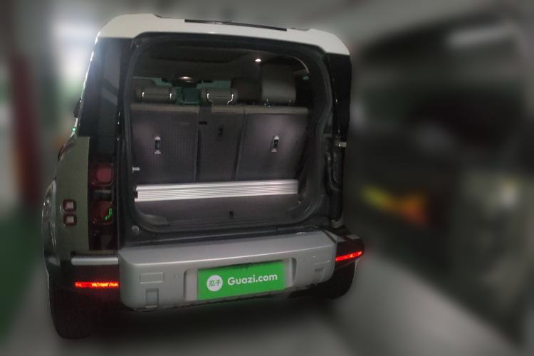 Used Land Rover Defender 2021 90 P400 Classic Reproduction Edition Trunk