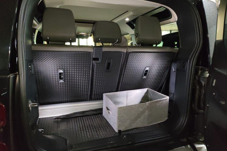 Used Land Rover Defender 2021 90 P400 Classic Reproduction Edition Trunk