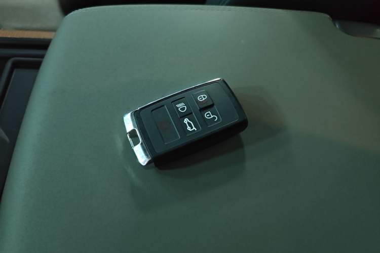 Used Land Rover Defender 2021 90 P400 X-DYNAMIC S Vehicle Key