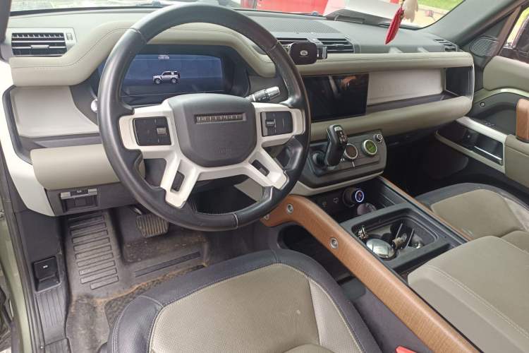 Used Land Rover Defender 2021 90 P400 X-DYNAMIC S Center Console
