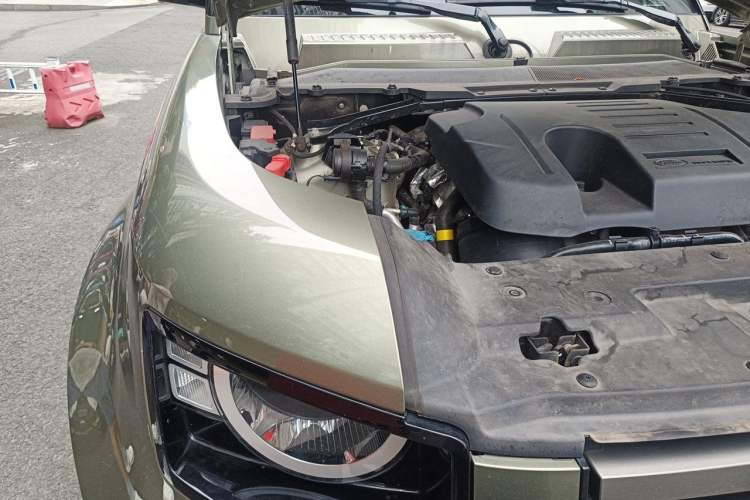 Used Land Rover Defender 2021 90 P400 X-DYNAMIC S Engine Bay Right