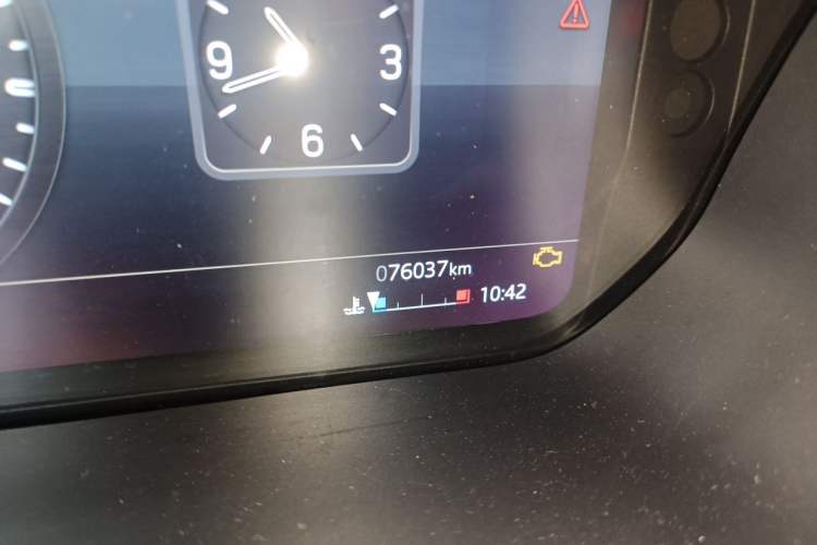 Used Land Rover Defender 2021 90 P400 X-DYNAMIC S Odometer Close Up