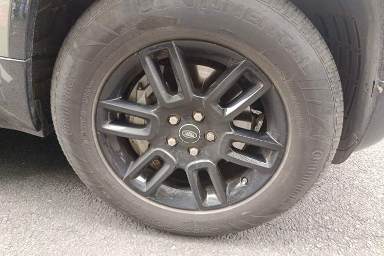 Used Land Rover Defender 2021 90 P400 X-DYNAMIC S Right Front Wheel Hub