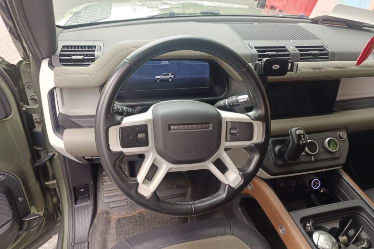 Used Land Rover Defender 2021 90 P400 X-DYNAMIC S Steering Wheel