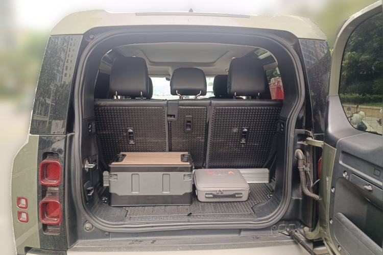 Used Land Rover Defender 2021 90 P400 X-DYNAMIC S Trunk