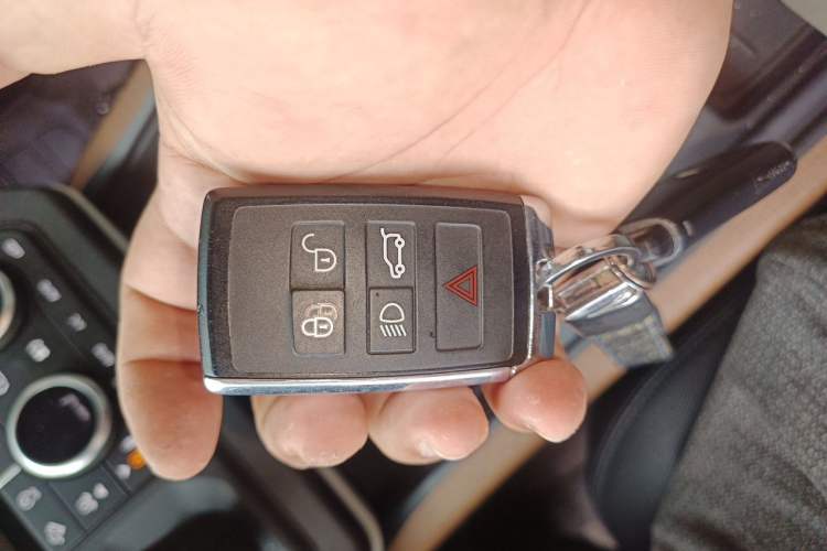 Used Land Rover Defender 2021 90 P400 X-DYNAMIC S Vehicle Key