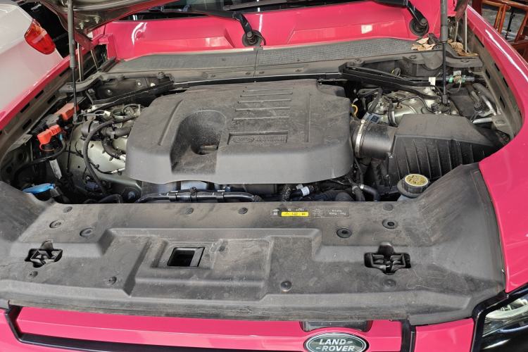 Used Land Rover Defender 2021 90 P400 Classic Reproduction Edition Engine Bay