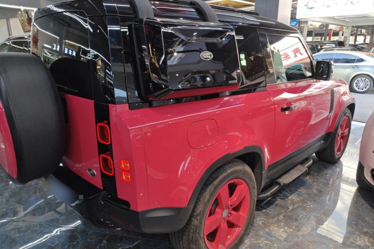 Used Land Rover Defender 2021 90 P400 Classic Reproduction Edition Exterior 5