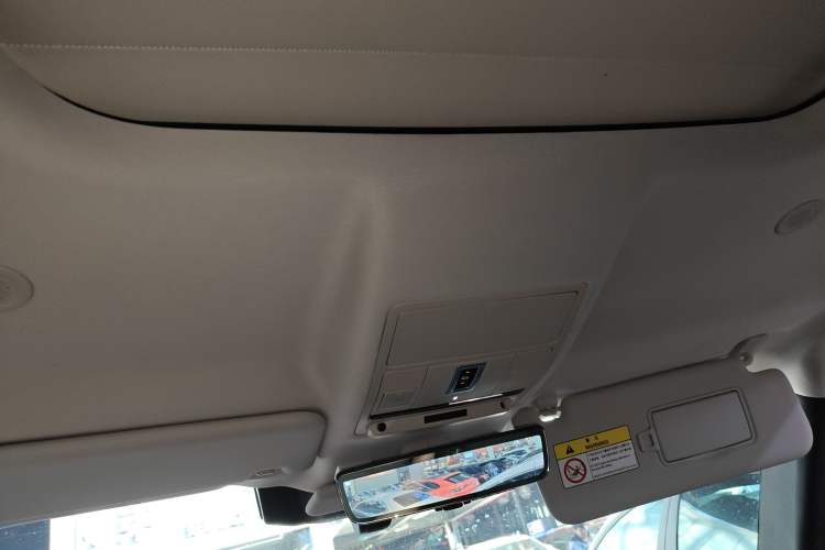 Used Land Rover Defender 2021 90 P400 Classic Reproduction Edition Headliner