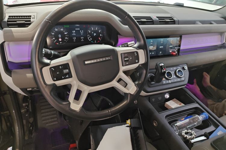 Used Land Rover Defender 2021 90 P400 Classic Reproduction Edition Interior 2