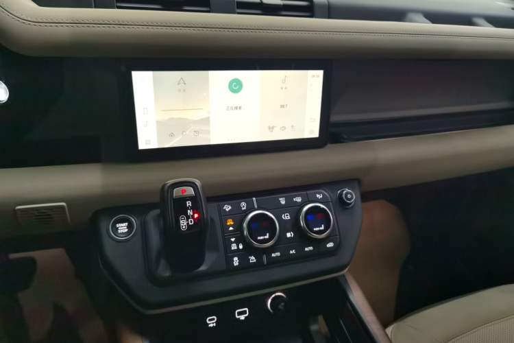 Used Land Rover Defender 2021 110 P400 SE Audio And AC Panel