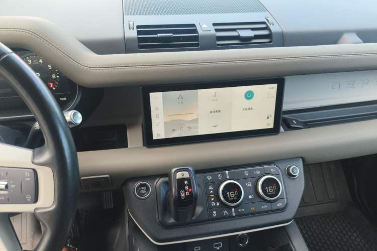 Used Land Rover Defender 2021 90 P400 Classic Reproduction Edition Audio And AC Panel