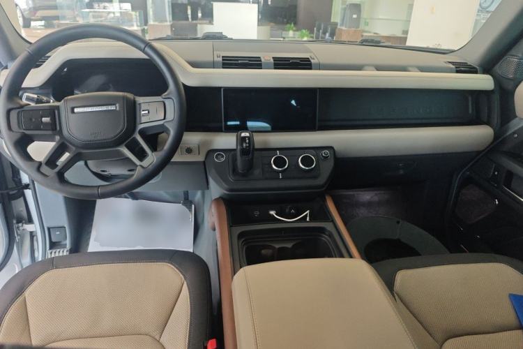 Used Land Rover Defender 2021 110 P400 X-DYNAMIC HSE Center Console