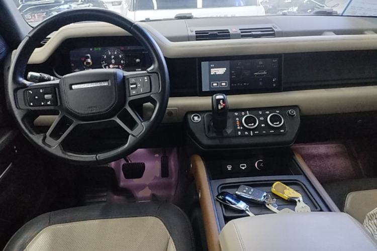 Used Land Rover Defender 2021 110 P400 X-DYNAMIC HSE Center Console