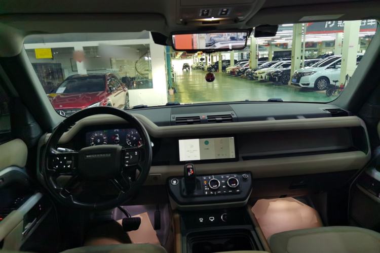 Used Land Rover Defender 2021 110 P400 SE Center Console
