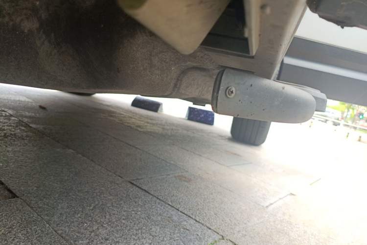 Used Land Rover Defender  Chassis Front Left