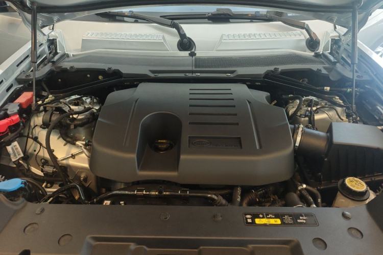 Used Land Rover Defender 2021 110 P400 X-DYNAMIC HSE Engine Bay