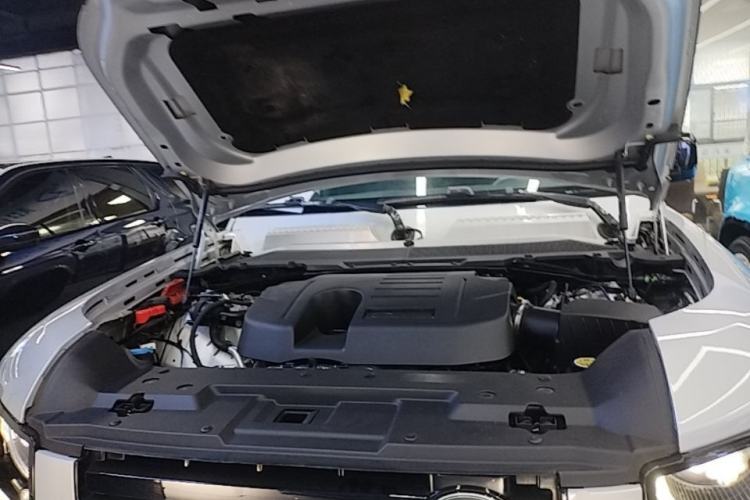 Used Land Rover Defender 2021 110 P400 X-DYNAMIC HSE Engine Bay