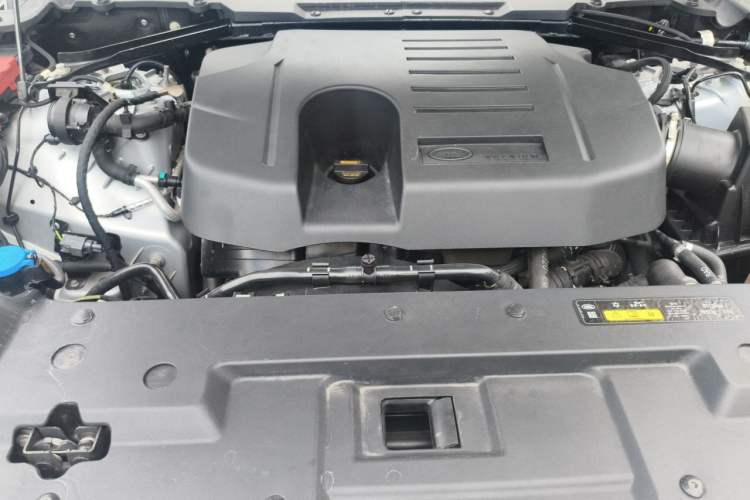 Used Land Rover Defender 2021 90 P400 Classic Reproduction Edition Engine Bay