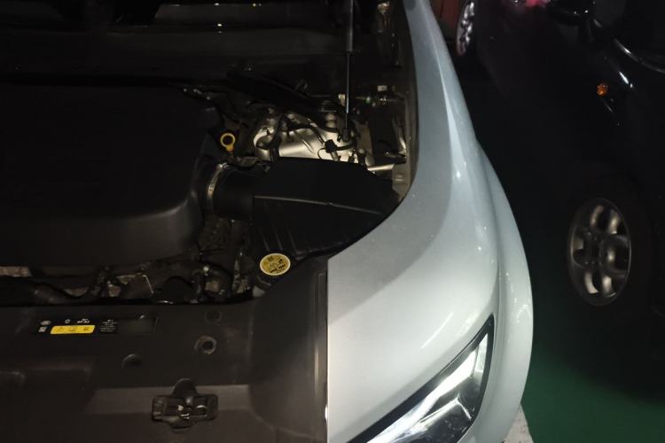 Used Land Rover Defender 2021 110 P400 X Engine Bay Left