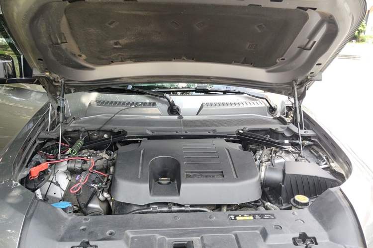 Used Land Rover Defender 2021 110 P400 Dark Special Edition Engine Bay