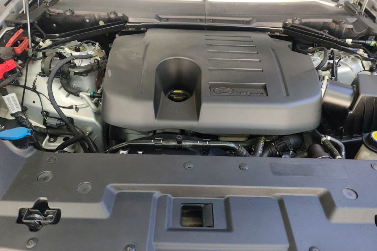 Used Land Rover Defender 2021 110 P400 X-DYNAMIC HSE Engine Bay