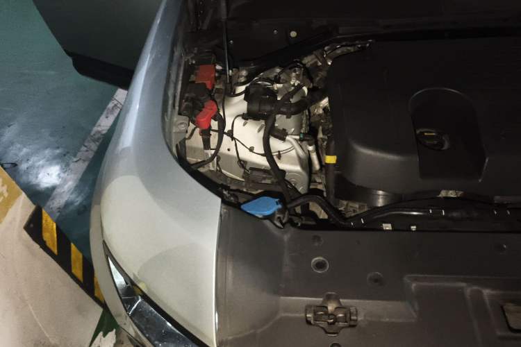 Used Land Rover Defender 2021 110 P400 X Engine Bay Right