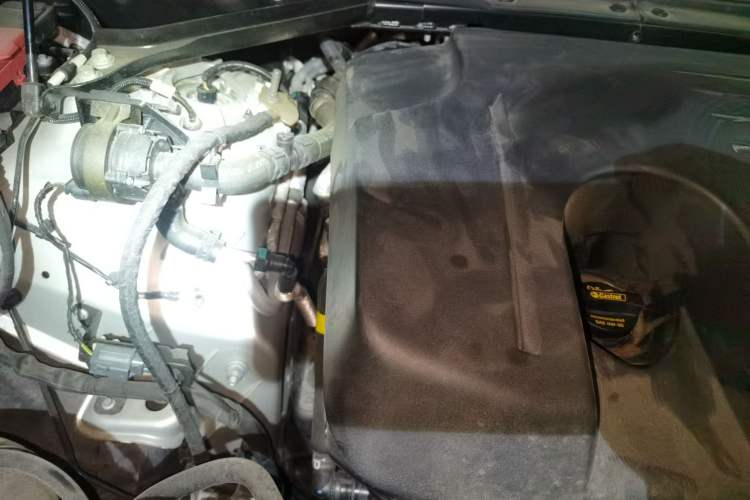 Used Land Rover Defender 2021 90 P400 Classic Reproduction Edition Engine Bay Right