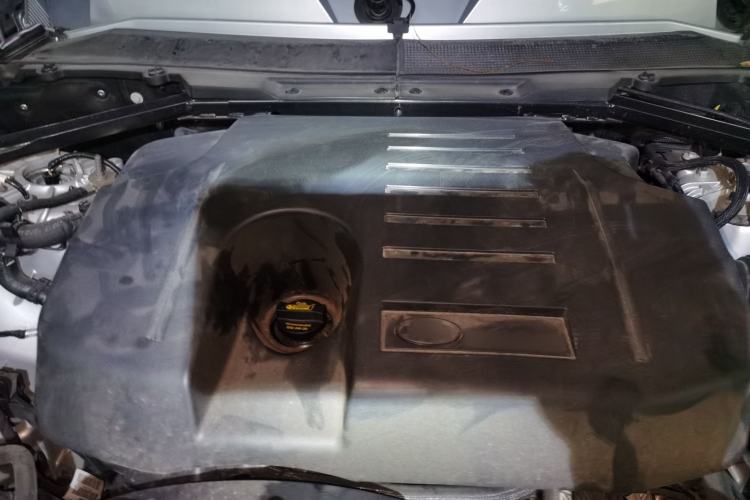 Used Land Rover Defender 2021 90 P400 Classic Reproduction Edition Engine Bay