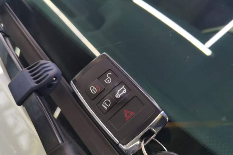 Used Land Rover Defender 2021 110 P400 SE Interior 1