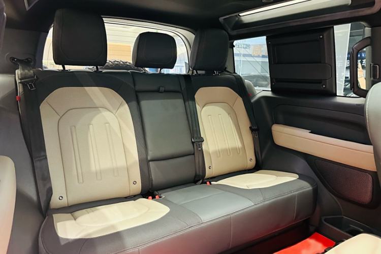 Used Land Rover Defender 2021 90 P400 X-DYNAMIC S Interior 11