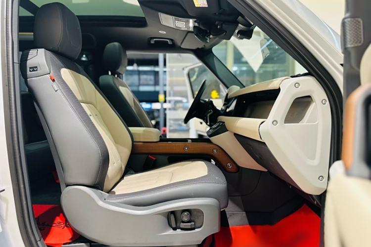 Used Land Rover Defender 2021 90 P400 X-DYNAMIC S Interior 12