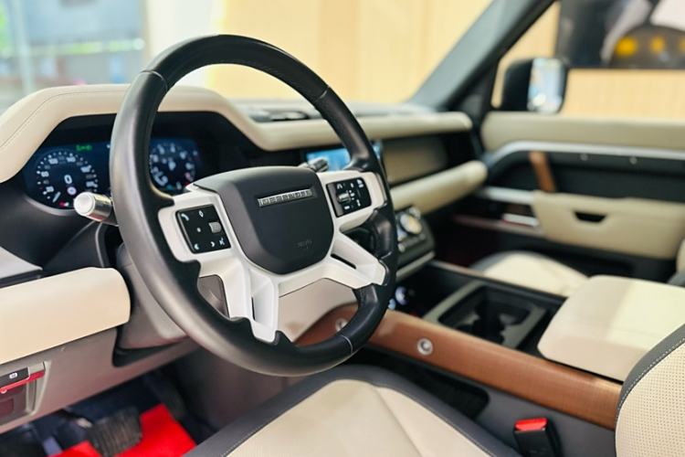 Used Land Rover Defender 2021 90 P400 X-DYNAMIC S Interior 3