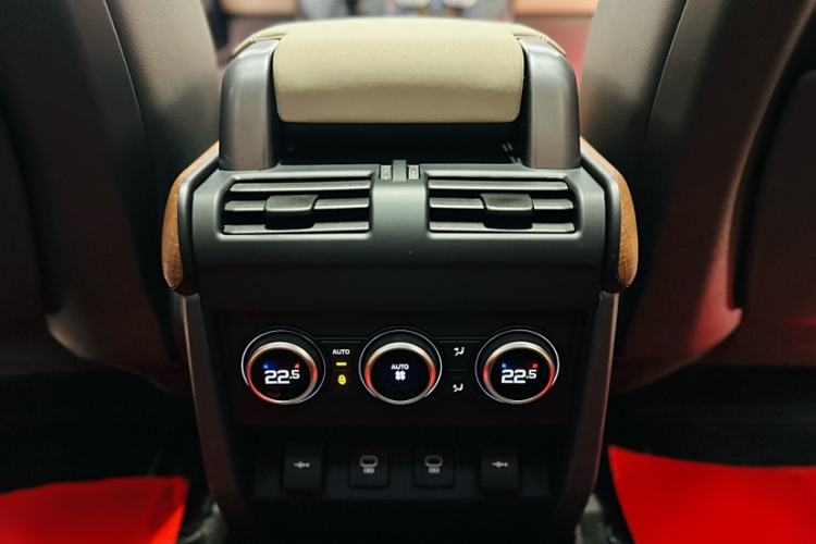 Used Land Rover Defender 2021 90 P400 X-DYNAMIC S Interior 6