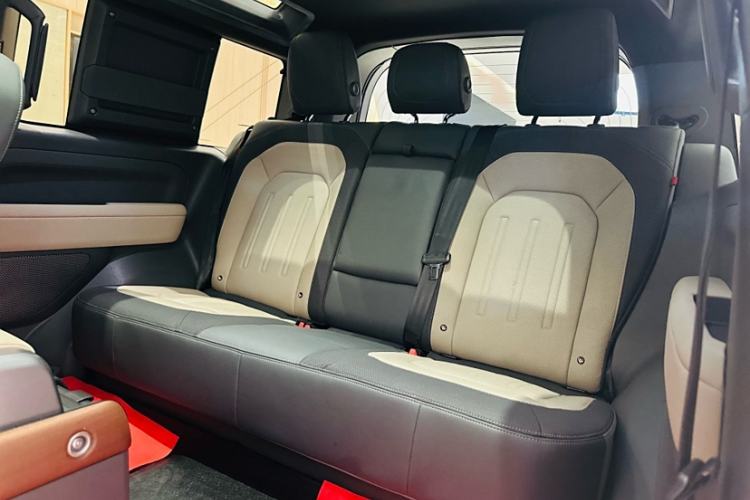 Used Land Rover Defender 2021 90 P400 X-DYNAMIC S Interior 8