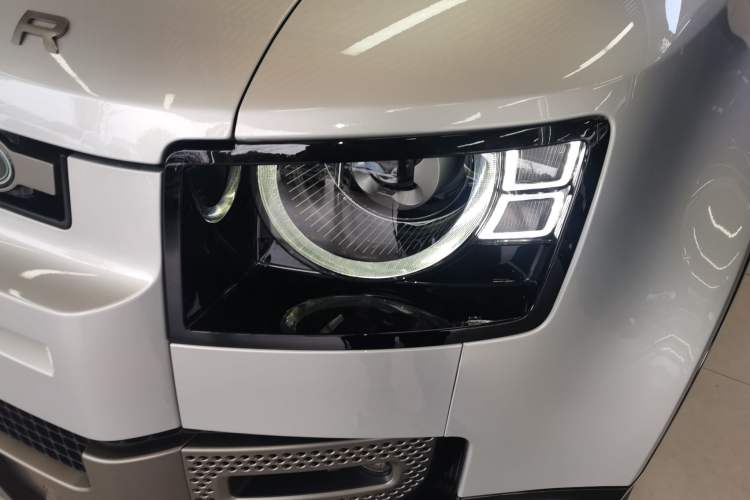 Used Land Rover Defender 2021 110 P400 X-DYNAMIC HSE Left Front Headlight