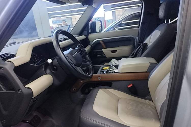 Used Land Rover Defender 2021 110 P400 X-DYNAMIC HSE Left Front Seat