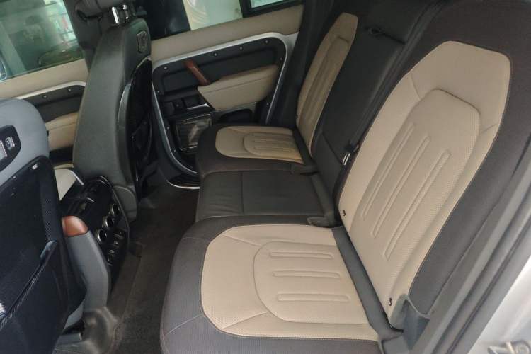 Used Land Rover Defender 2021 110 P400 X-DYNAMIC HSE Left Rear Seat