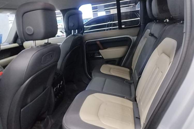 Used Land Rover Defender 2021 110 P400 X-DYNAMIC HSE Left Rear Seat